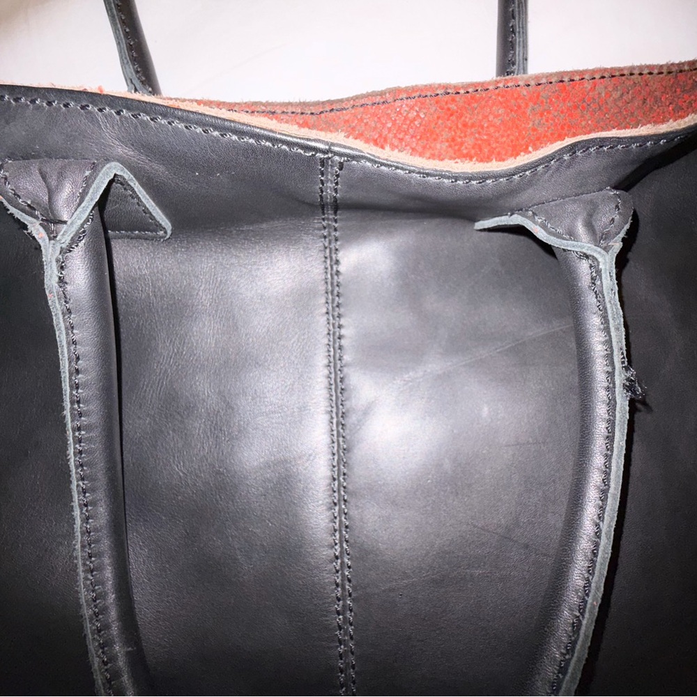 Liebeskind Elegant Black Leather Tote - Picture 8 of 11
